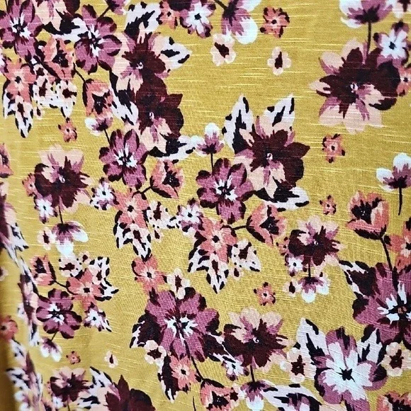 Maurices 24/7 Plus Size 2X Yellow Floral V Neck Sleeveless Airy Stretch Top - Picture 4 of 5